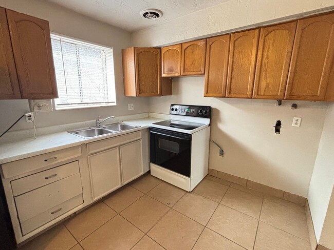 Building Photo - 1629 Talisman Cir N