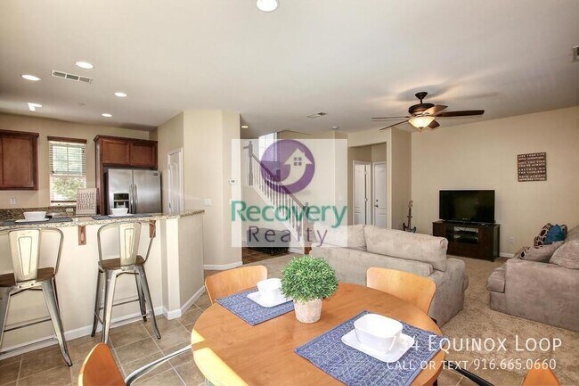 Building Photo - 734 Equinox Loop