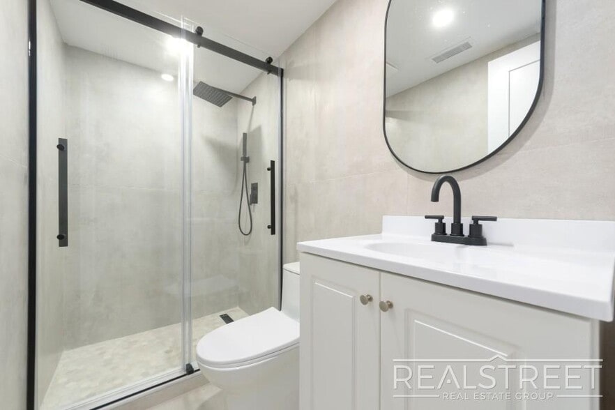 Building Photo - Newly Renovated 2 Bedroom in Bushwick