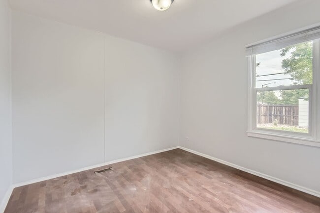 Building Photo - Remodeled 2BD, 1.5BA Chaffee Park Home with 1-Car Garage