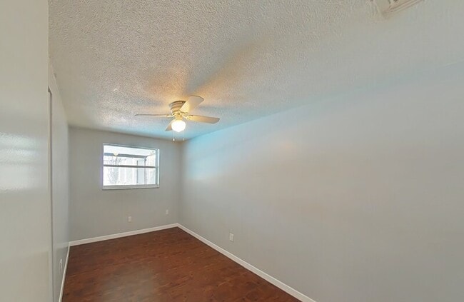 Building Photo - 5606-5689 89th Ave