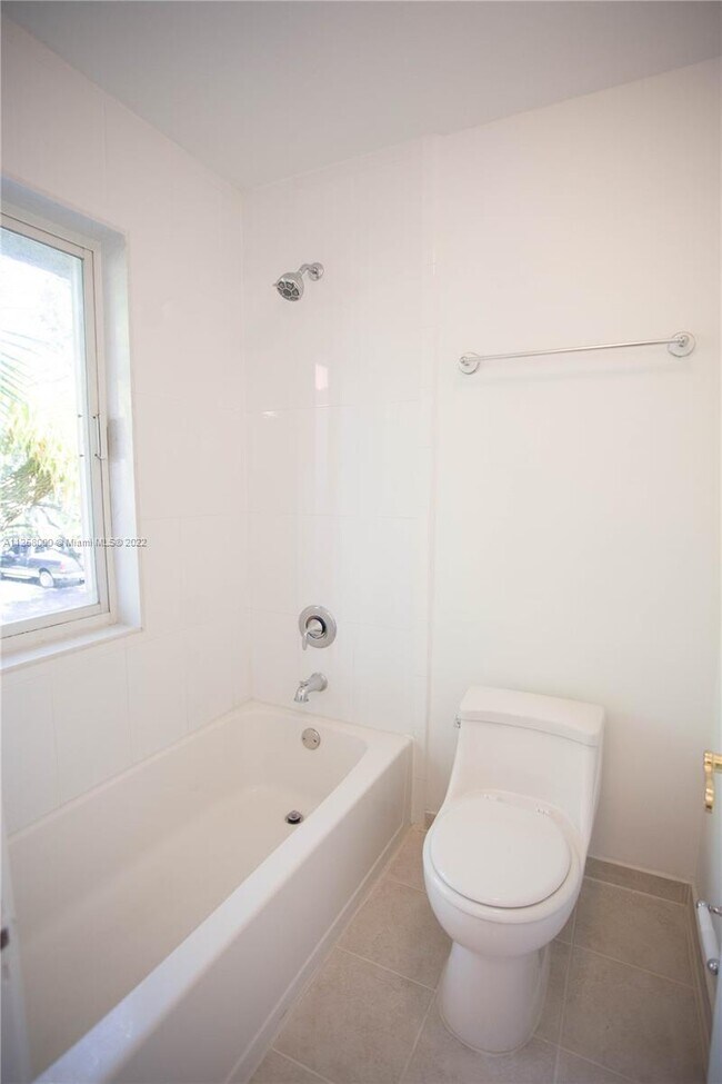 Building Photo - 7523 SW 109th Ave