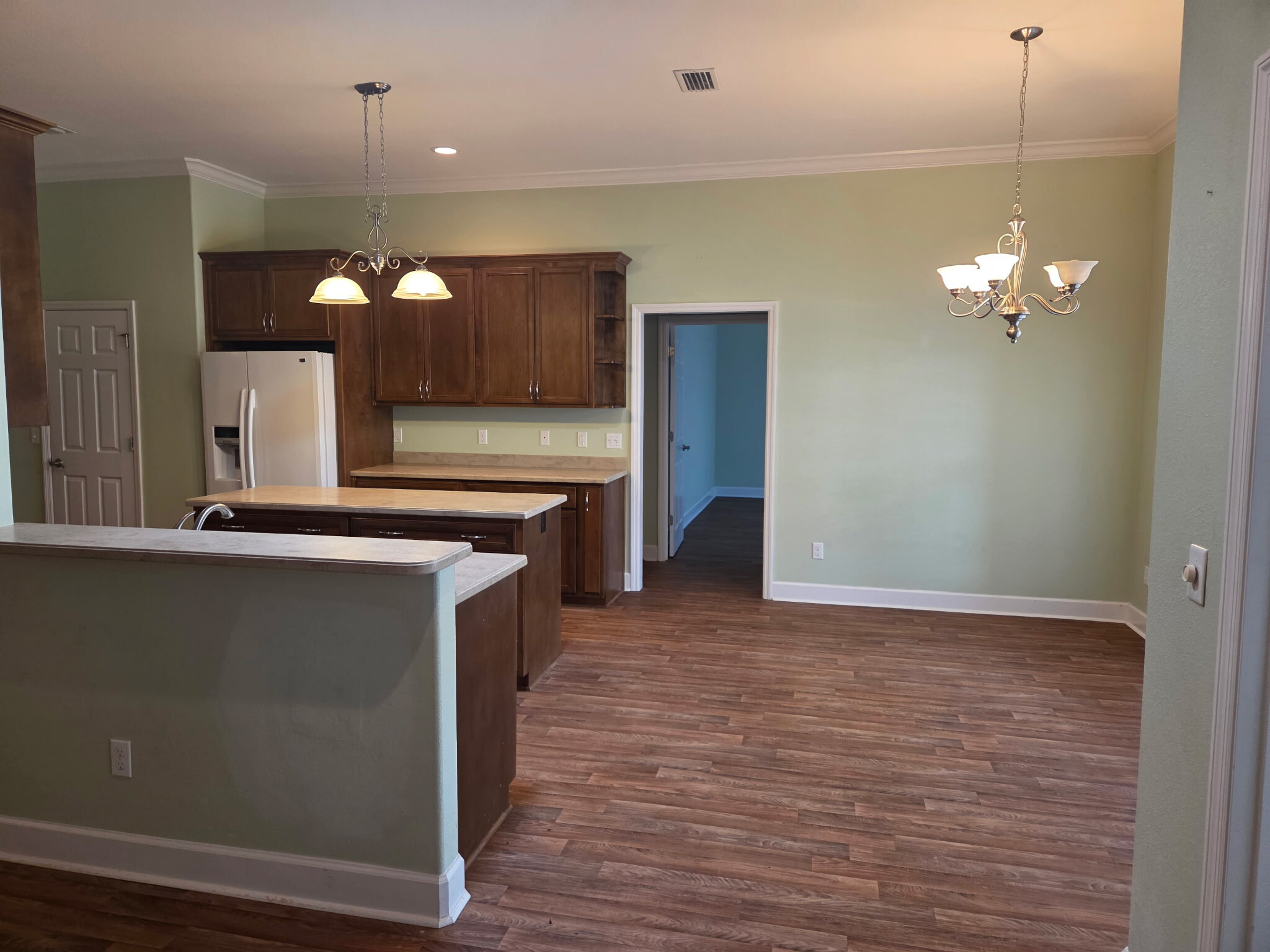 Building Photo - 565 Twin Ponds Dr