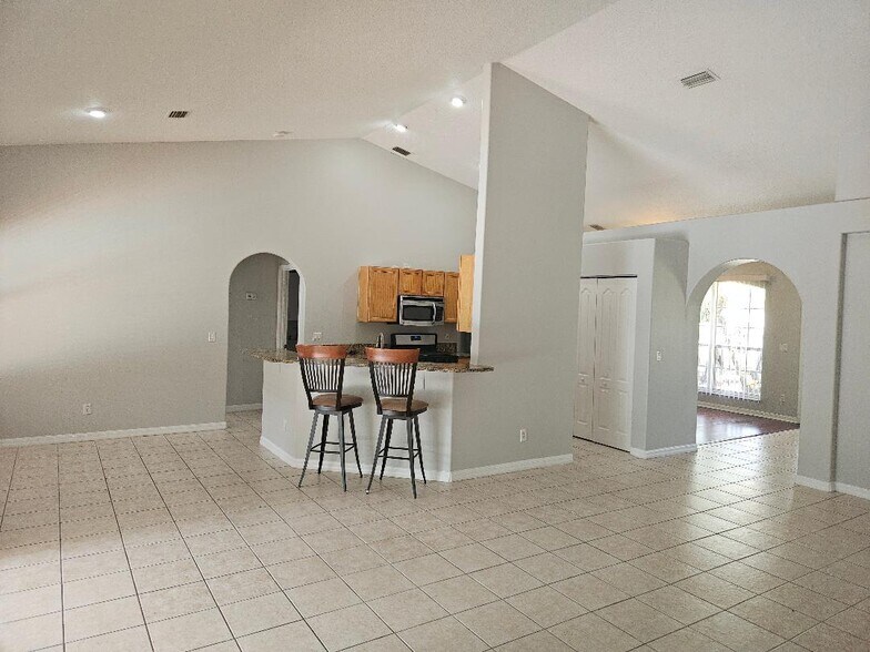Open Floor Plan - 911 Wood Creek Dr