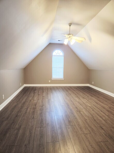 Building Photo - 420 Nathan St