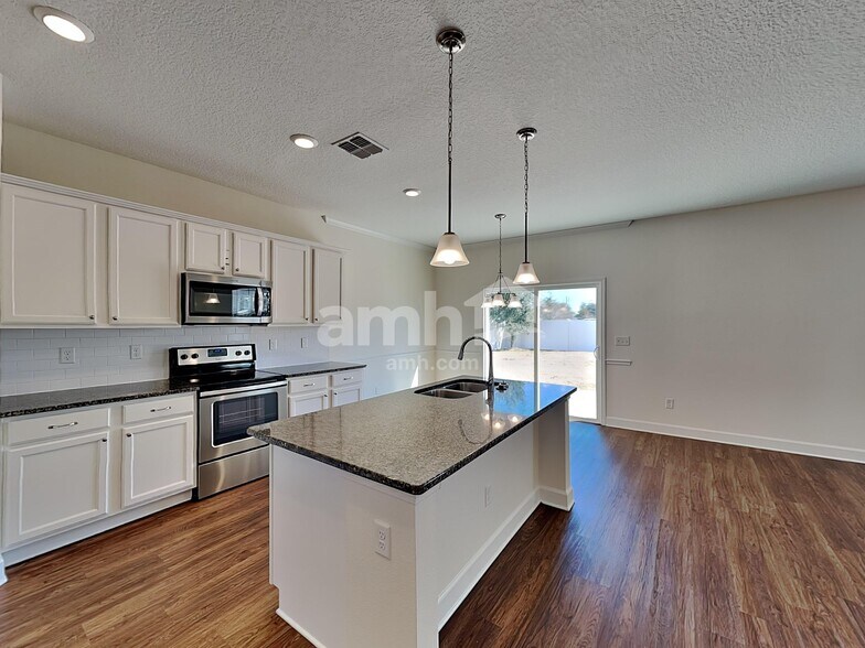 Building Photo - 3051 Creek Village Ln