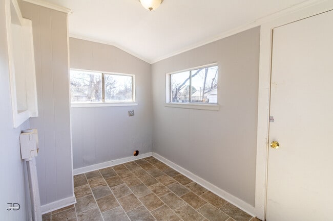 Building Photo - 2100 Garfield St