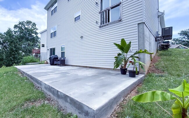 Building Photo - 161 Brookview Way Dr