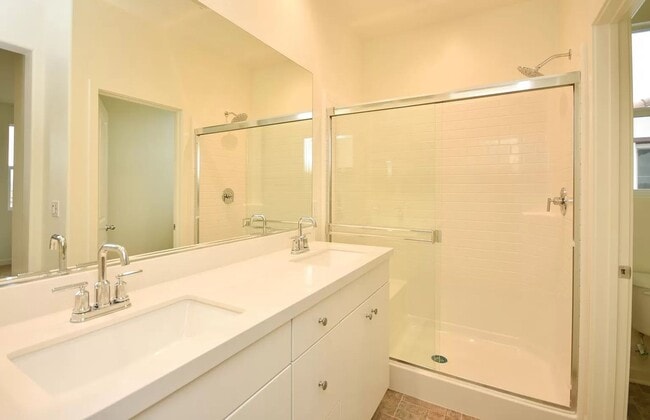 Building Photo - Newly Renovated Spacious 3 Bedroom Available for Rent Today! Don't Miss your chance!! Rent Today!!