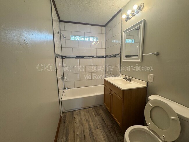 Building Photo - 630 SE 21st St