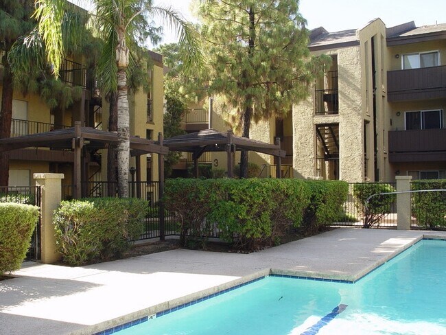 Building Photo - 461 W Holmes Ave