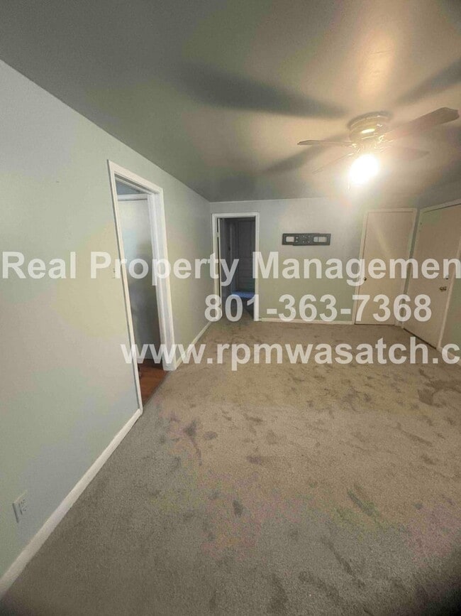 Building Photo - Check out This 2 Bedroom 1 Bathroom Salt L...