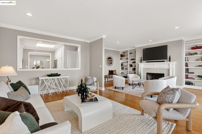 Building Photo - Four Bedroom Home with Panoramic Views