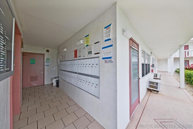 Building Photo - 96 Fanshaw C