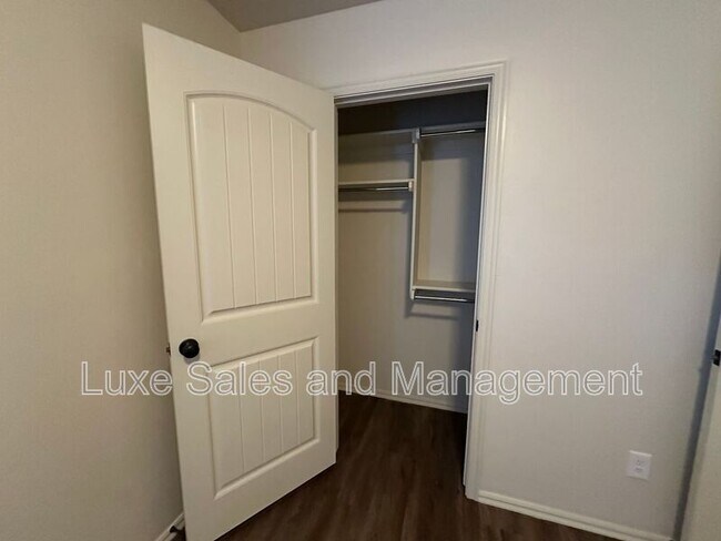 Building Photo - 412 Chalk Hill Ct