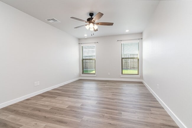 Building Photo - 2021 Escalara St