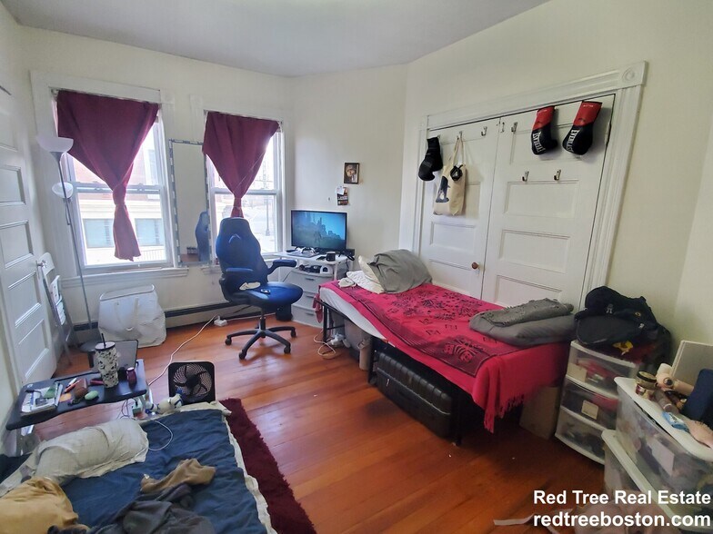 Building Photo - 77 Walnut St