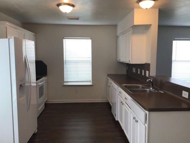 Building Photo - 5403 Coastal Way