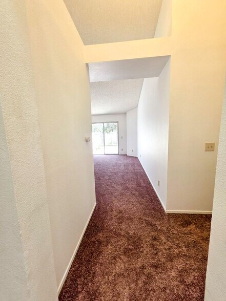 Building Photo - 980 Oakland Hills Dr