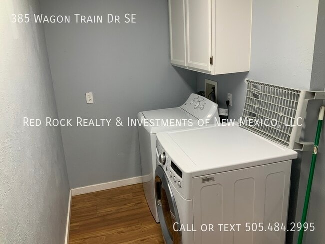 Building Photo - 385 Wagon Train Dr SE