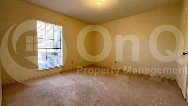 Building Photo - 10 Cypress Ct