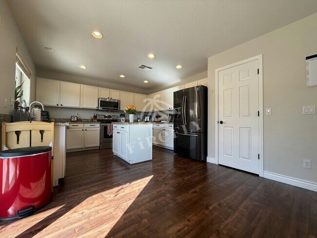 Building Photo - 6509R West Red Fox Road