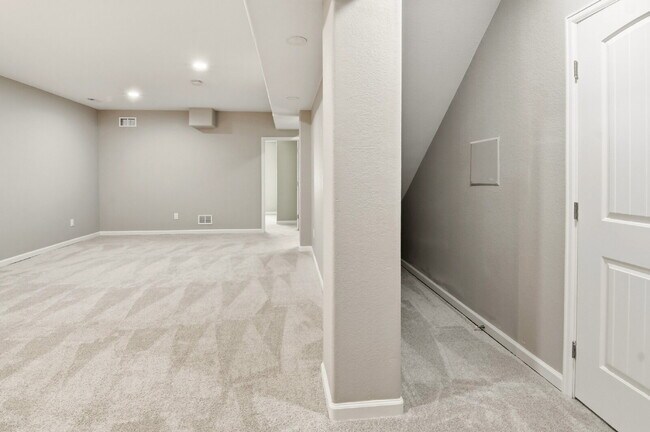 Building Photo - $3,245.95 - 4 Bed, 3 Bath Townhome In Commerce City with Central AC and In Unit Laundry!
