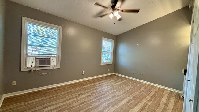 Building Photo - 6086 S Bay Dr