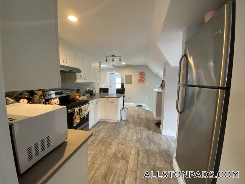 Building Photo - 77 Linden St