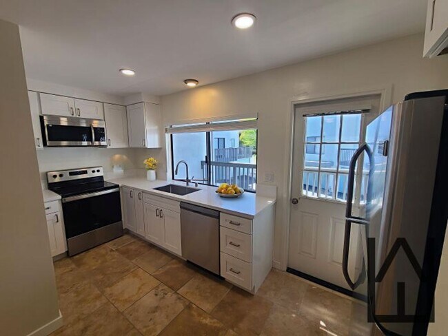 Building Photo - Spacious and remodeled 2 Bed 2.5 baths in ...