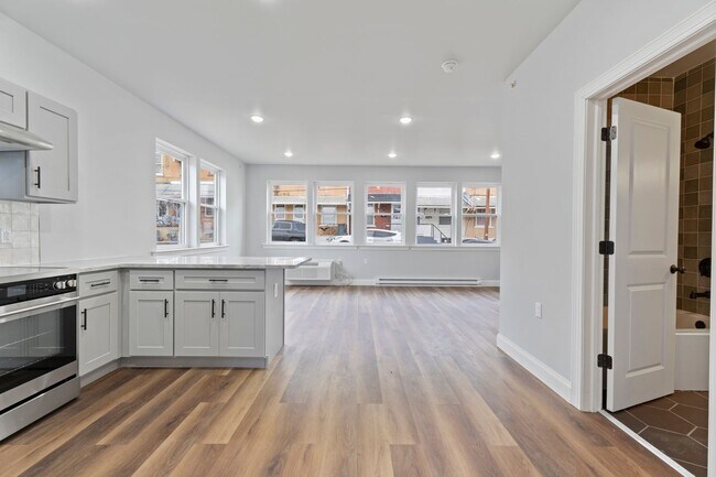 Building Photo - Luxury 1 and 2 bedrooms