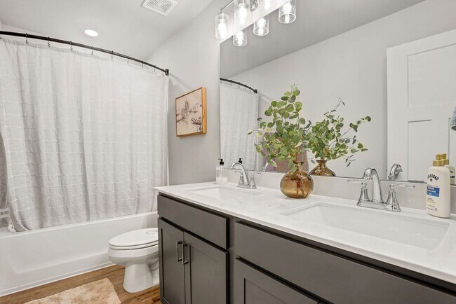 Building Photo - Spacious 4 bedroom 3 bath home with loft