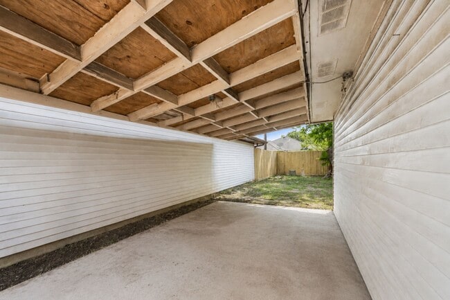 Building Photo - 11554 Gullwood Dr