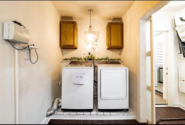 Building Photo - 10305 Bassoon Dr