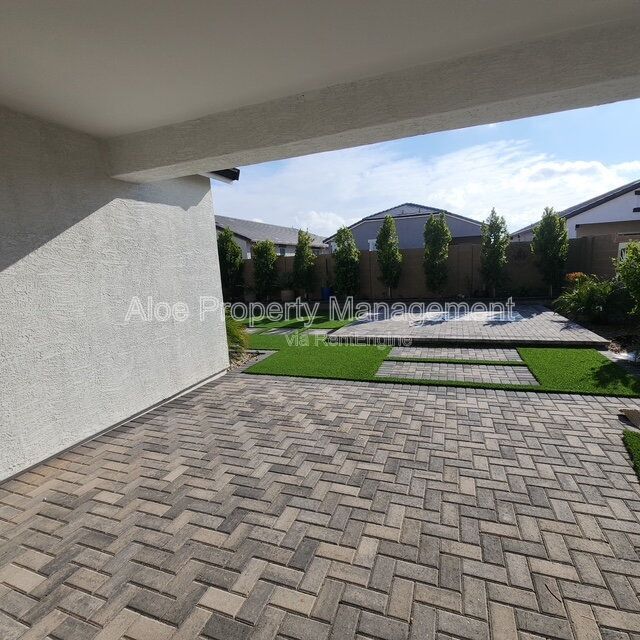 Building Photo - 40145 W Hillman Dr