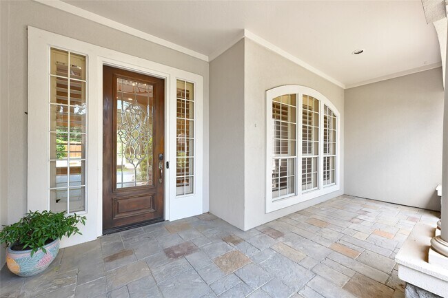 Building Photo - 15222 Hilltop View Dr