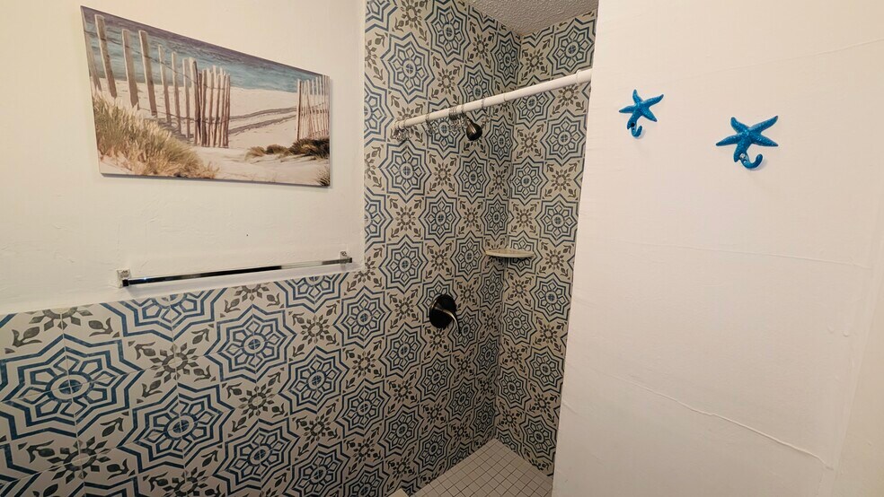 Building Photo - 1906 Rodman St