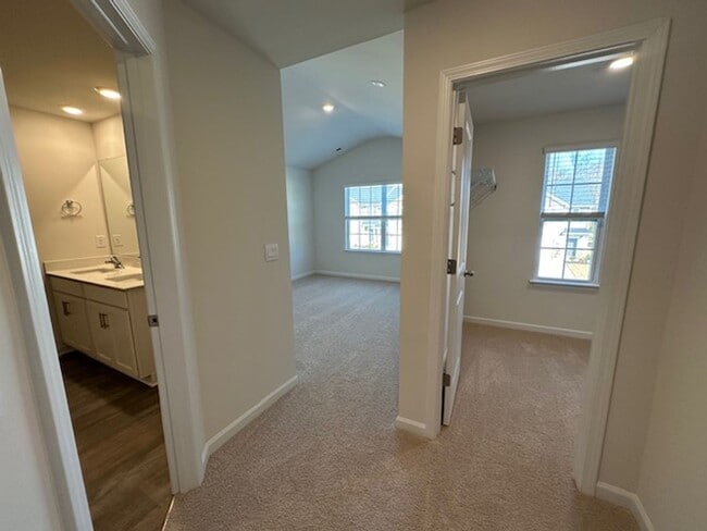 Building Photo - Graham