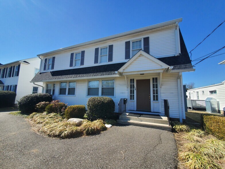 Building Photo - 158 East Ave