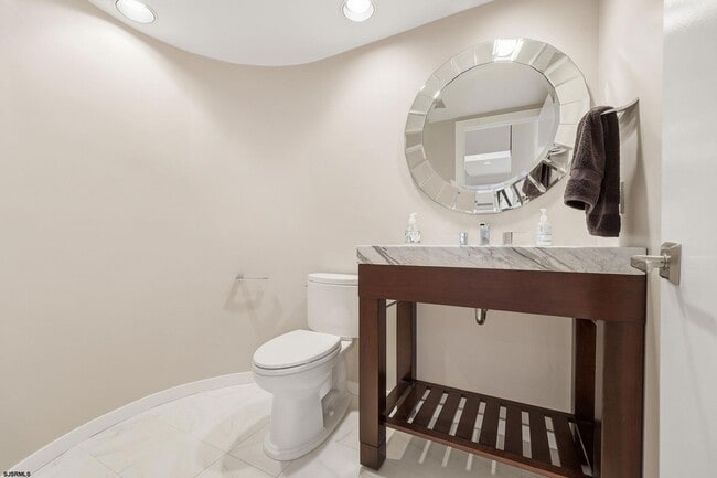 Building Photo - 119 S 11th Ave