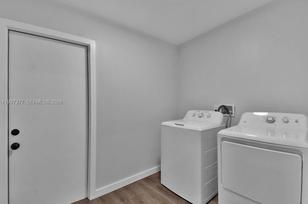 Building Photo - 547 NW 49th St