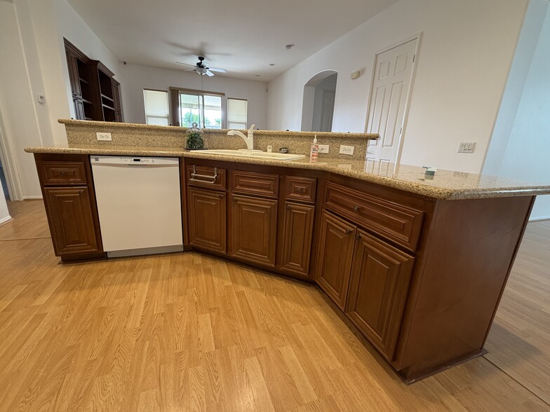 Building Photo - 48638 Barrymore St