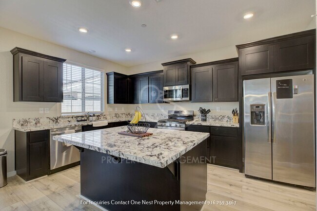 Building Photo - Stunning 4-bedroom, 3-bathroom Home in the heart of Lincoln!