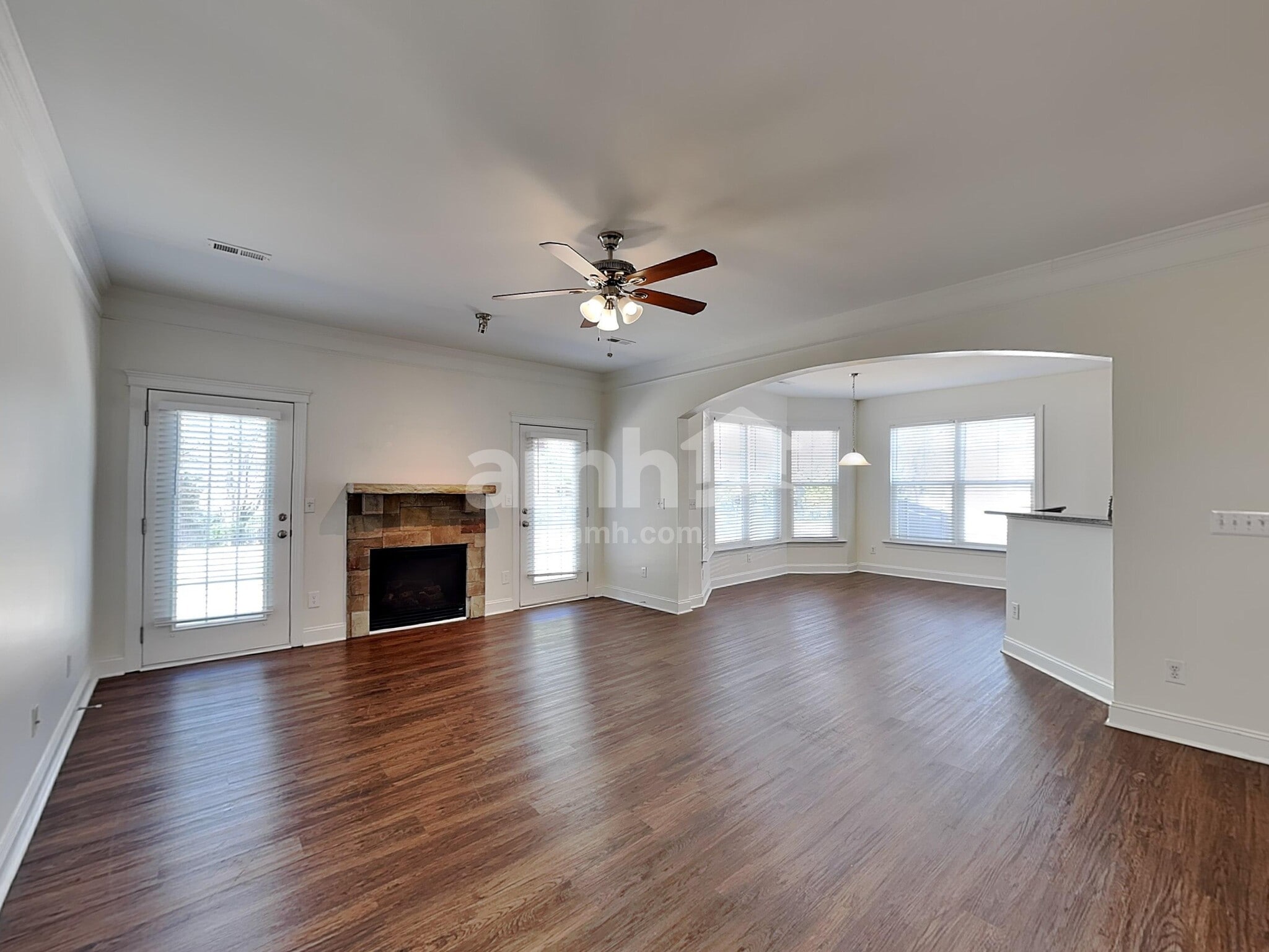 Building Photo - 8100 Lynwood Square