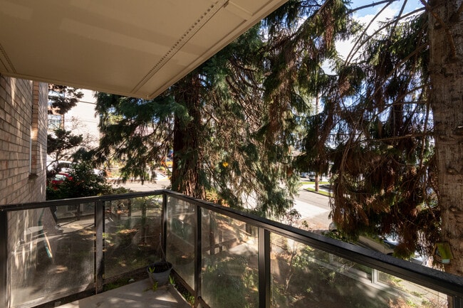 Building Photo - 569 Lee St