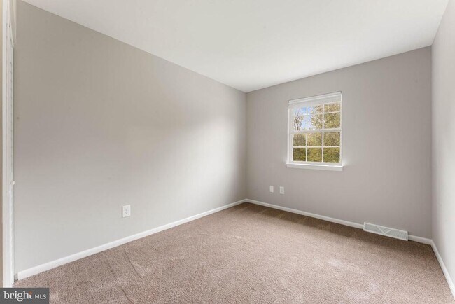 Building Photo - 143 Thomas Dr