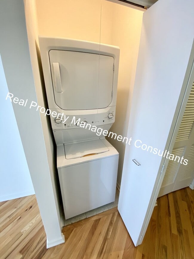 Building Photo - Move In Special 2-Bedroom  in Western Auto...