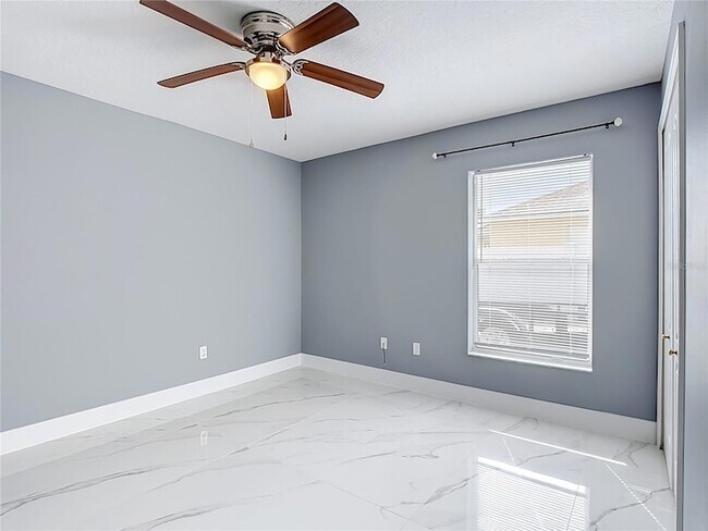 Building Photo - 4934 Lazy Oaks Way