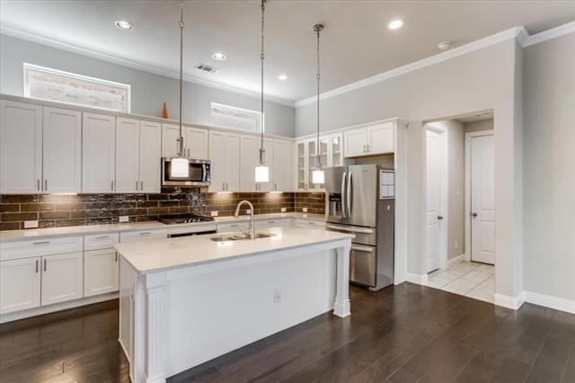 Building Photo - 17553 Sequoia Dr
