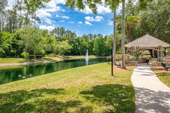 Building Photo - Charming Condo in Gated Community